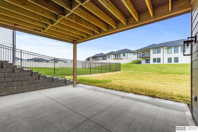 5407 N 212th Street, Elkhorn, NE 68022
