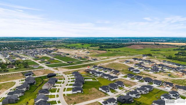 5407 N 212th Street, Elkhorn, NE 68022