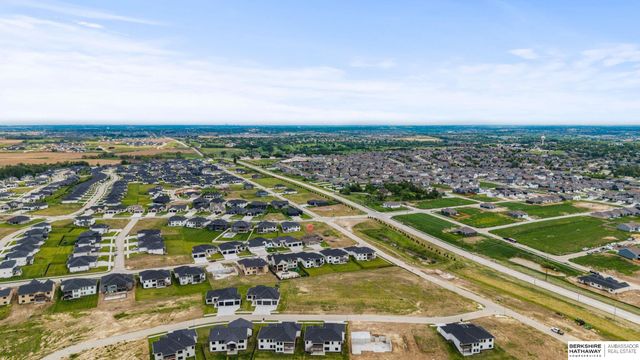 5407 N 212th Street, Elkhorn, NE 68022