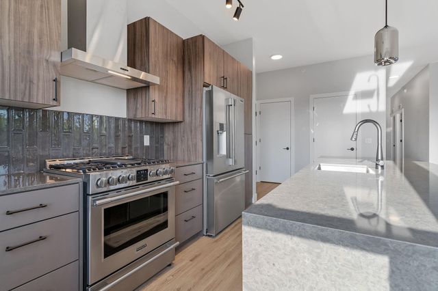 470 Lexington Parkway S 518, Saint Paul, MN 55105