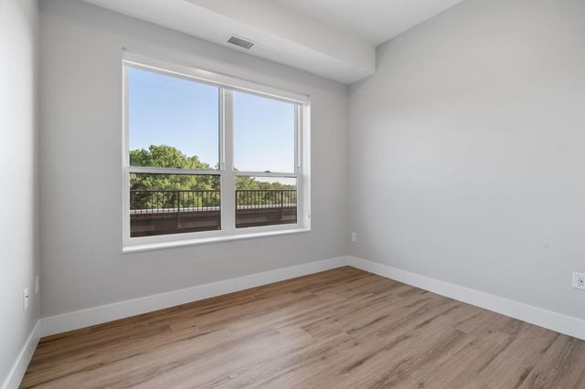 470 Lexington Parkway S 518, Saint Paul, MN 55105