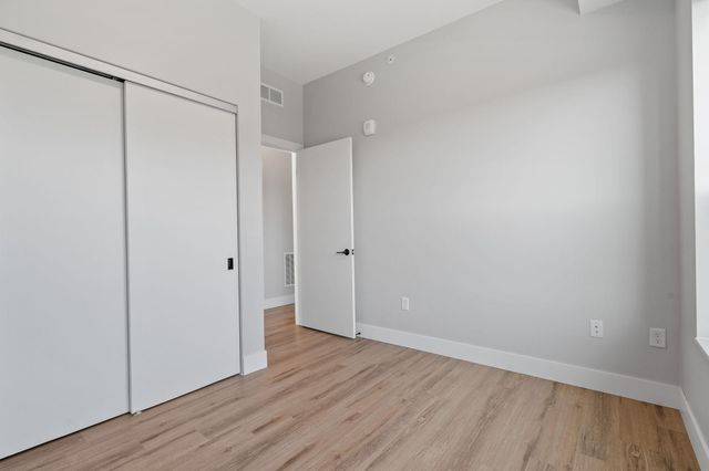 470 Lexington Parkway S 518, Saint Paul, MN 55105