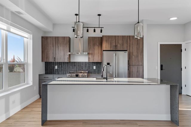 470 Lexington Parkway S 518, Saint Paul, MN 55105