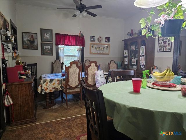 1002 W Leon Street, Gatesville, TX 76528