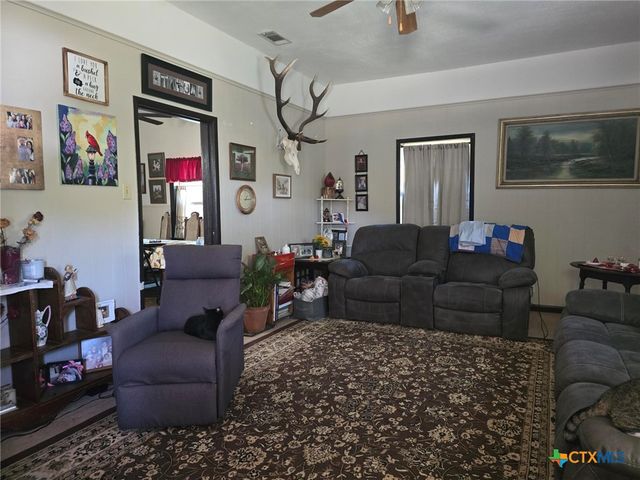 1002 W Leon Street, Gatesville, TX 76528