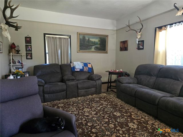 1002 W Leon Street, Gatesville, TX 76528