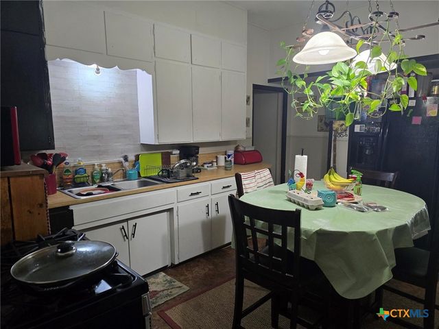 1002 W Leon Street, Gatesville, TX 76528