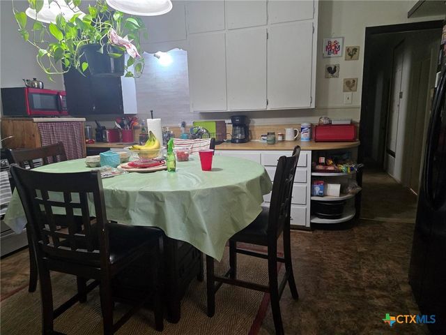 1002 W Leon Street, Gatesville, TX 76528