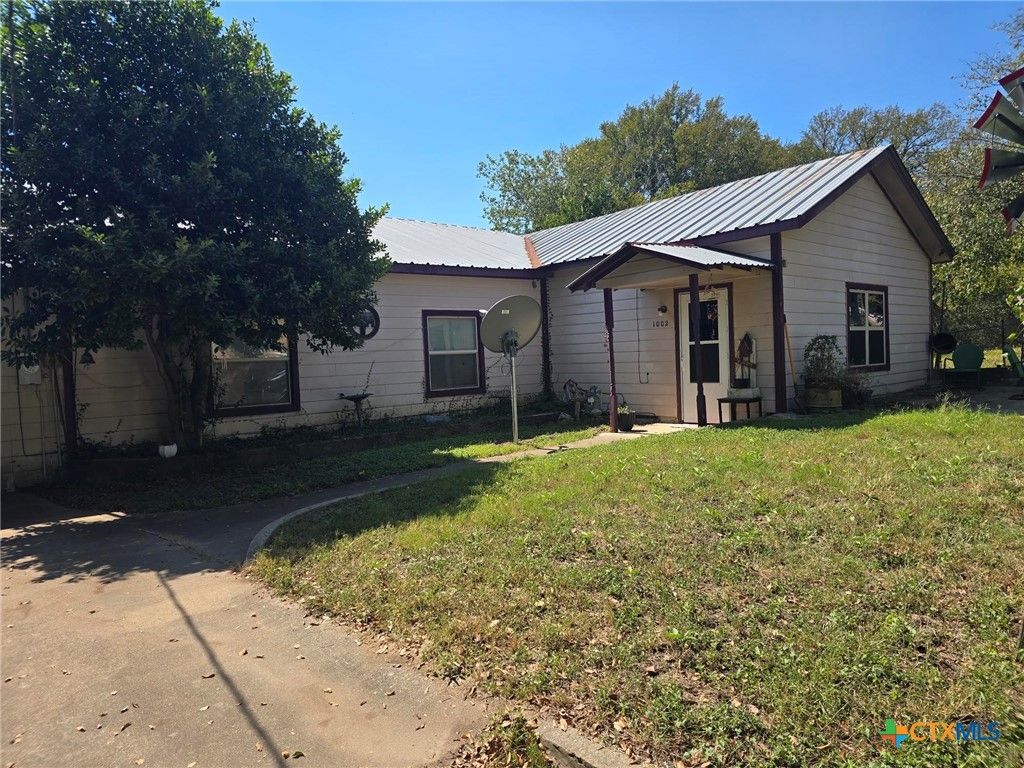 1002 W Leon Street, Gatesville, TX 76528