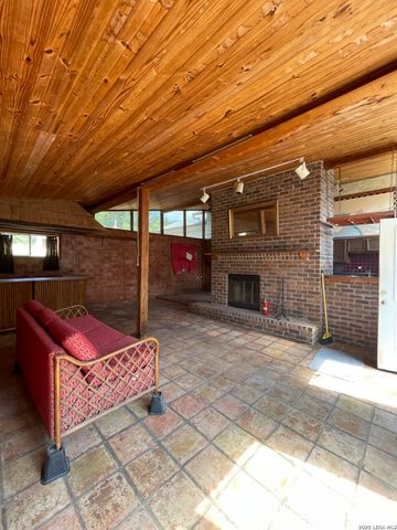 12433 Park Road 37, Lakehills, TX 78063