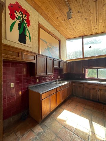 12433 Park Road 37, Lakehills, TX 78063