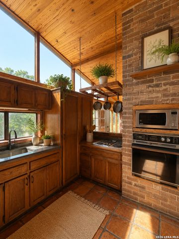 12433 Park Road 37, Lakehills, TX 78063