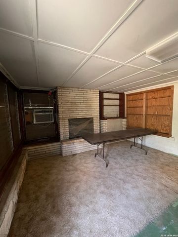 12433 Park Road 37, Lakehills, TX 78063