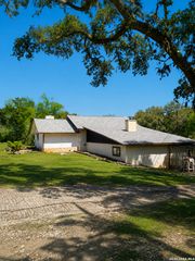 12433 Park Road 37, Lakehills, TX 78063