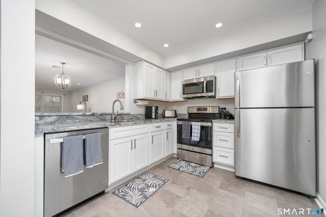 39 Manorwood Drive 39, Branford, CT 06405