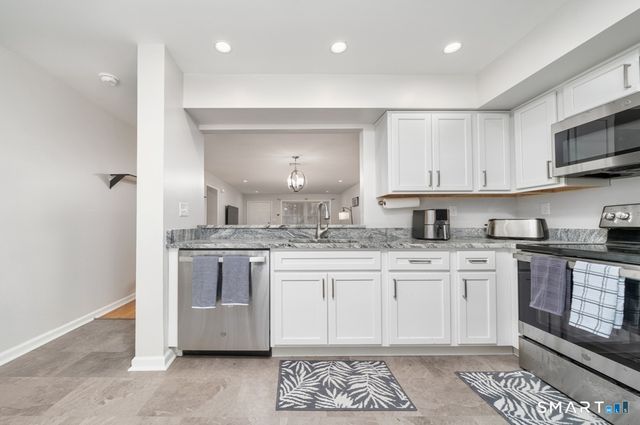 39 Manorwood Drive 39, Branford, CT 06405