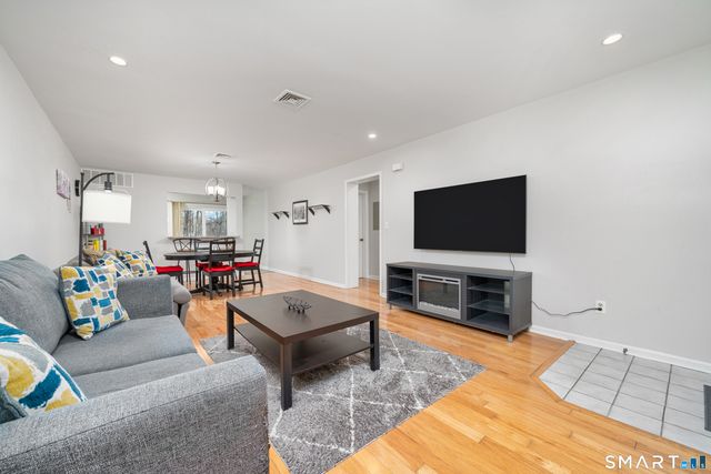 39 Manorwood Drive 39, Branford, CT 06405