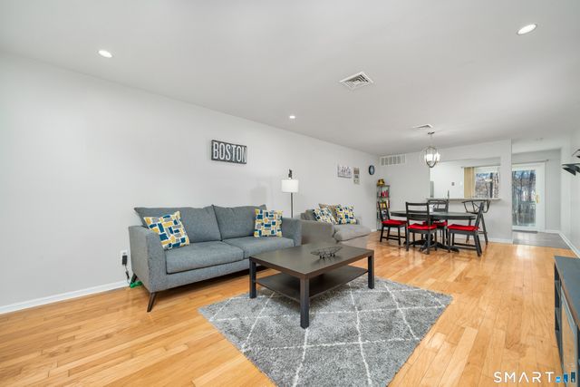 39 Manorwood Drive 39, Branford, CT 06405