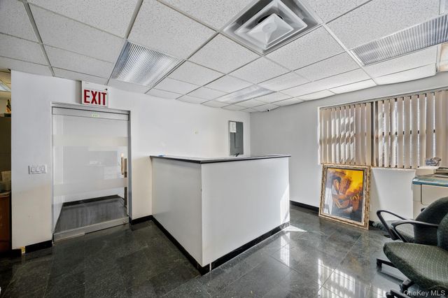 38-56 11th Street, Long Island City, NY 11101