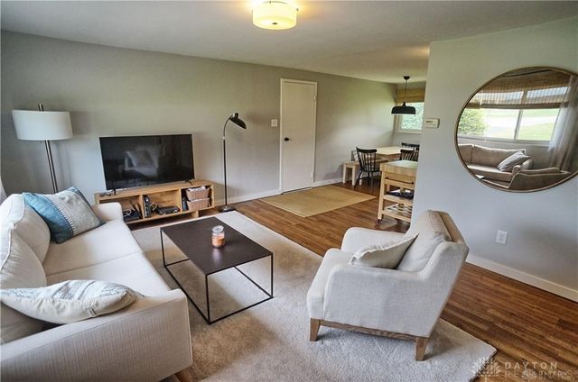 110 W Spring Valley Pike, Centerville, OH 45458