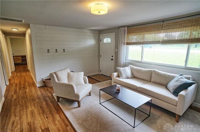 110 W Spring Valley Pike, Centerville, OH 45458