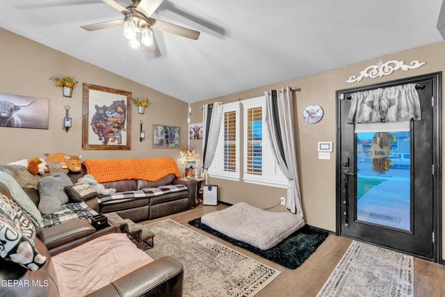 724 Villa Romero Drive, Horizon City, TX 79928