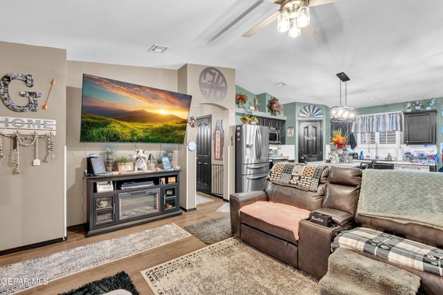 724 Villa Romero Drive, Horizon City, TX 79928