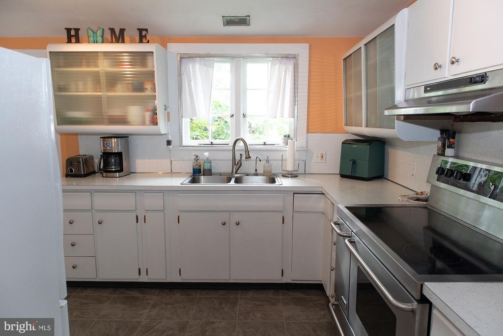 176 N AMBLER ST, QUAKERTOWN, PA 18951 — photo 2