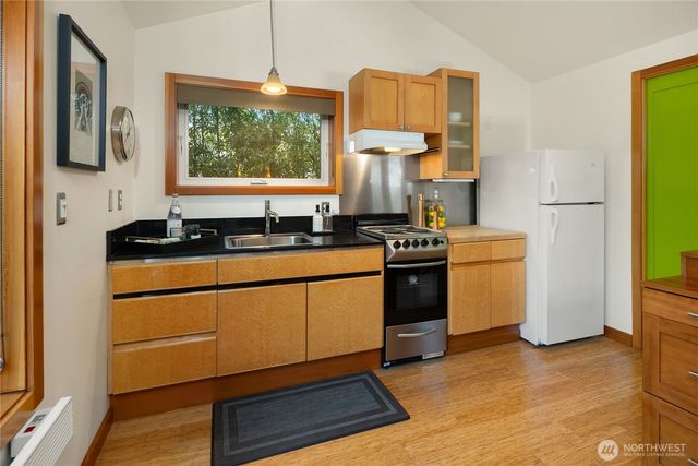 6719 9th Avenue NW, Seattle, WA 98117