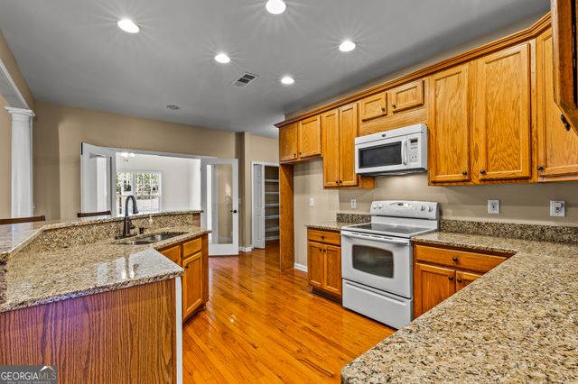 1050 Brittany Way, Fayetteville, GA 30214