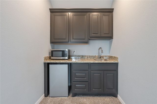 6336 Spartan Drive, College Station, TX 77845