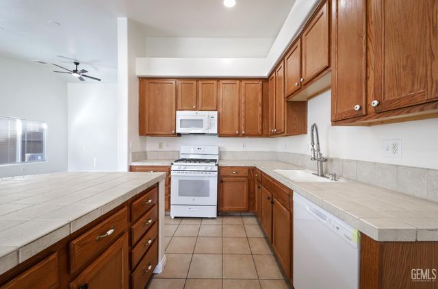 5109 Silver Clover Avenue, Bakersfield, CA 93313