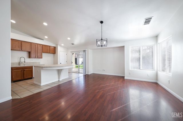 5109 Silver Clover Avenue, Bakersfield, CA 93313