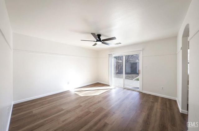 5109 Silver Clover Avenue, Bakersfield, CA 93313