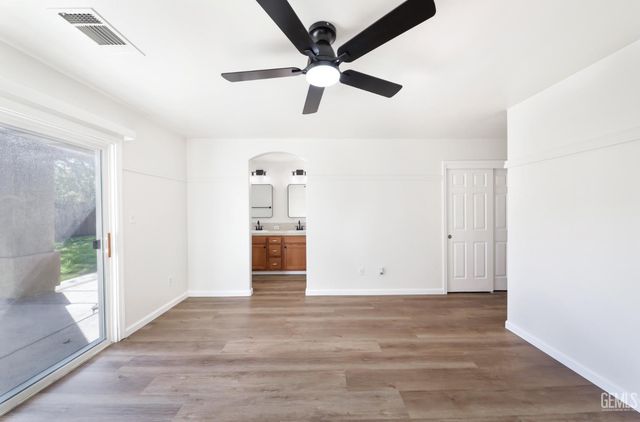 5109 Silver Clover Avenue, Bakersfield, CA 93313