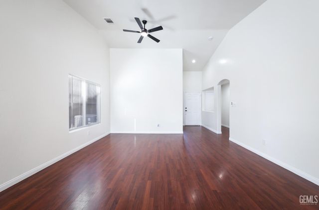 5109 Silver Clover Avenue, Bakersfield, CA 93313