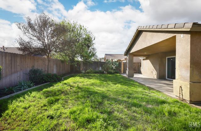 5109 Silver Clover Avenue, Bakersfield, CA 93313