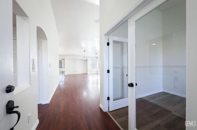 5109 Silver Clover Avenue, Bakersfield, CA 93313