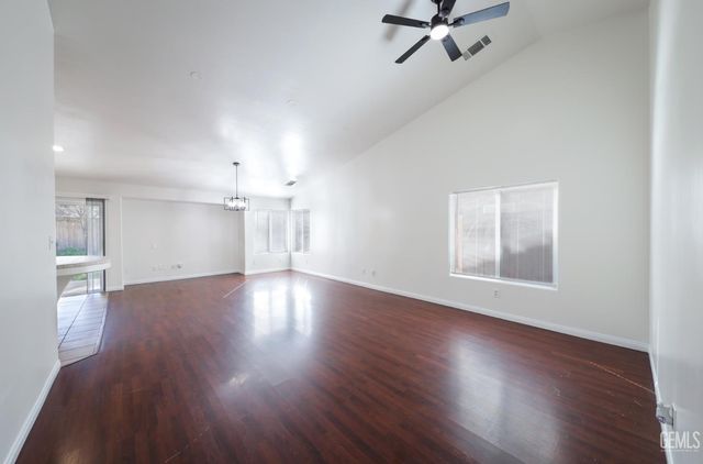 5109 Silver Clover Avenue, Bakersfield, CA 93313