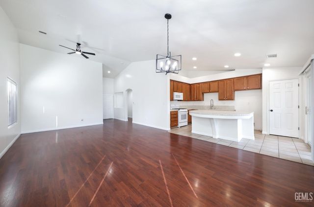 5109 Silver Clover Avenue, Bakersfield, CA 93313