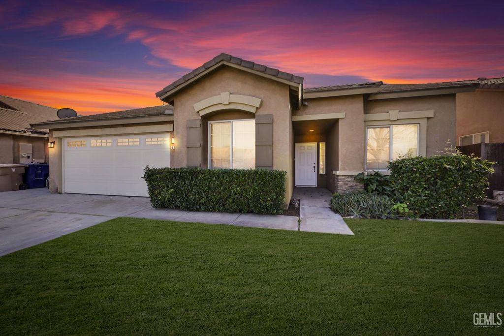 5109 Silver Clover Avenue, Bakersfield, CA 93313