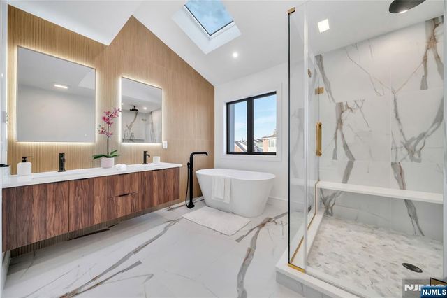 265 13th Street, Palisades Park, NJ 07650