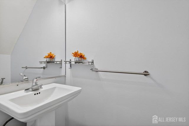 136 Hampshire Drive, Plainsboro, NJ 08536