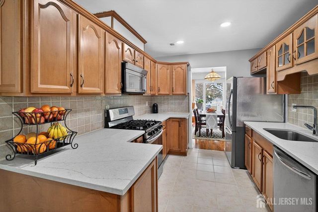 136 Hampshire Drive, Plainsboro, NJ 08536