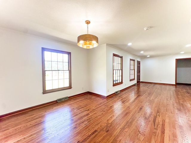1305 W Crawford Street, Dalton, GA 30720
