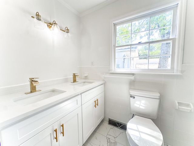 1305 W Crawford Street, Dalton, GA 30720