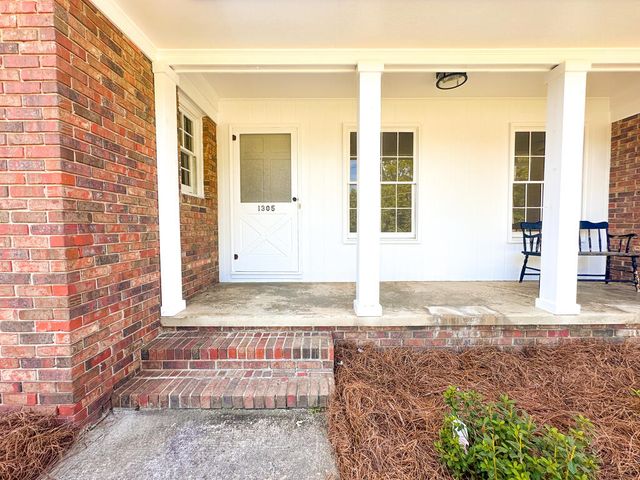 1305 W Crawford Street, Dalton, GA 30720
