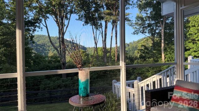 152 Skyview Circle, Asheville, NC 28804