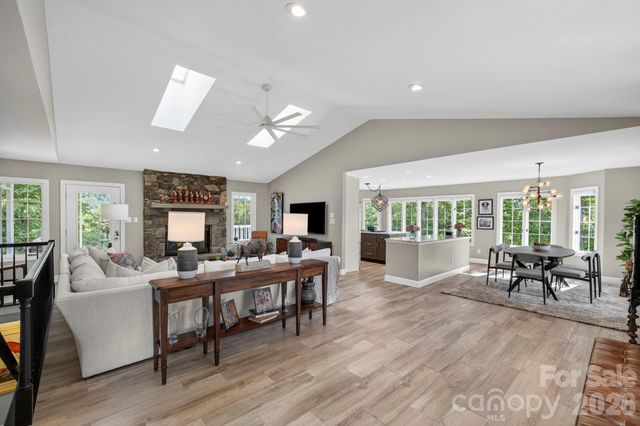 152 Skyview Circle, Asheville, NC 28804