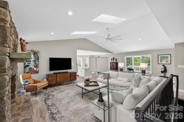 152 Skyview Circle, Asheville, NC 28804